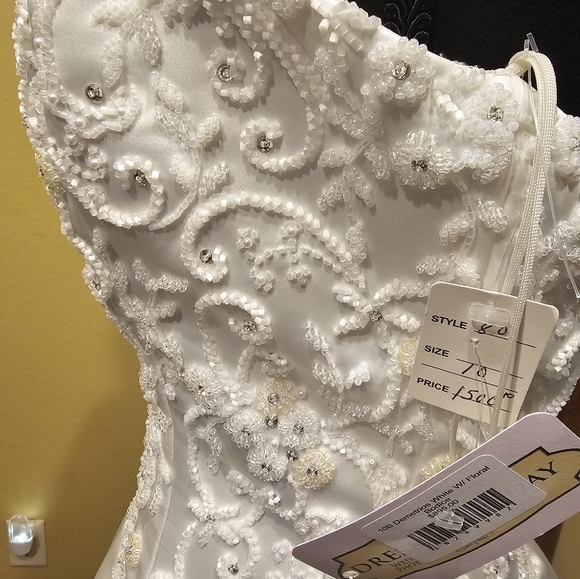 NWT Sample Demetrios White Wedding Dress Size 10 - Picture 8 of 9
